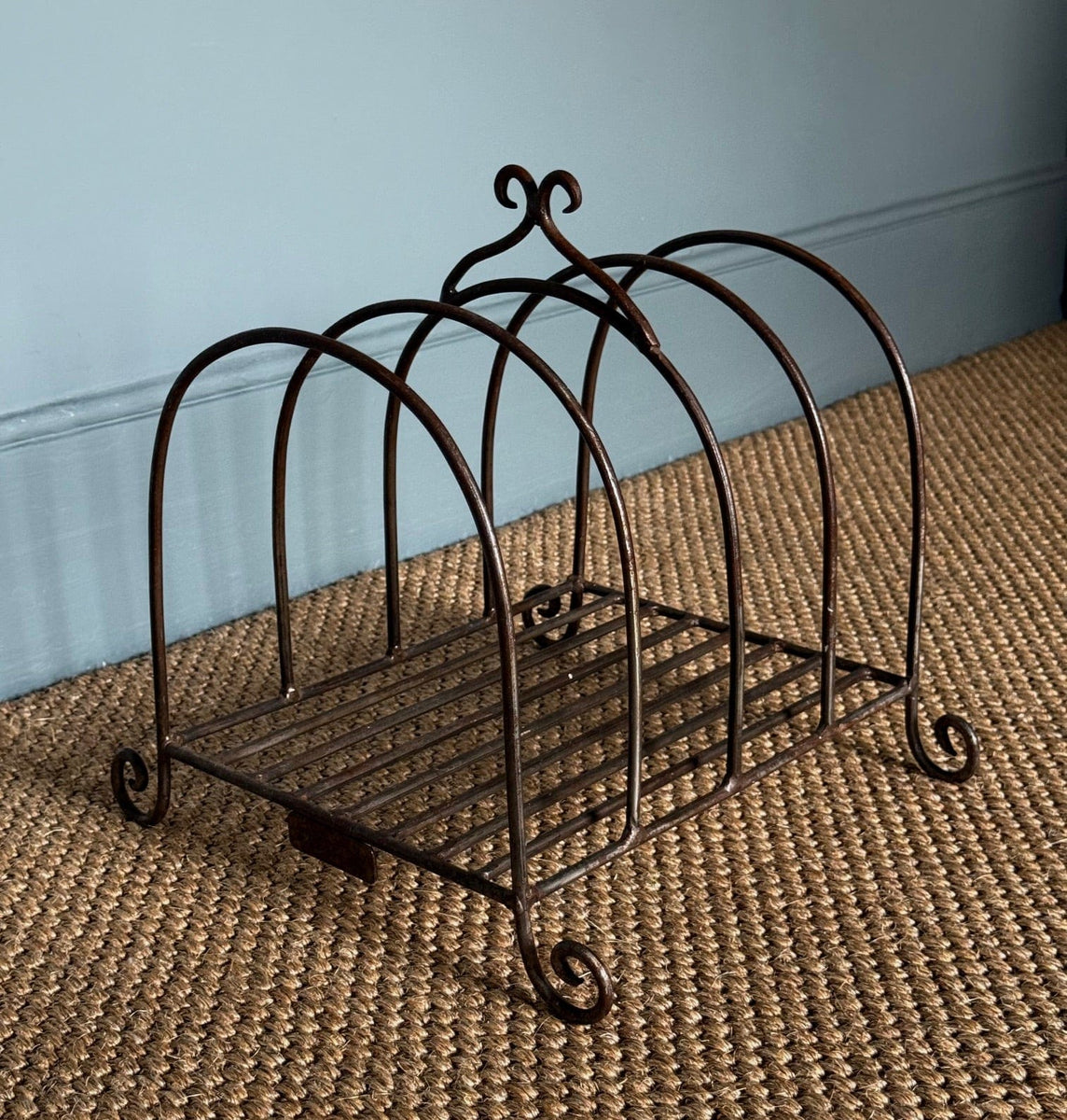 Arched metal magazine rack – KEPT London