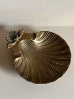 Load image into Gallery viewer, KEPT London Stock Brass dish scallop shell
