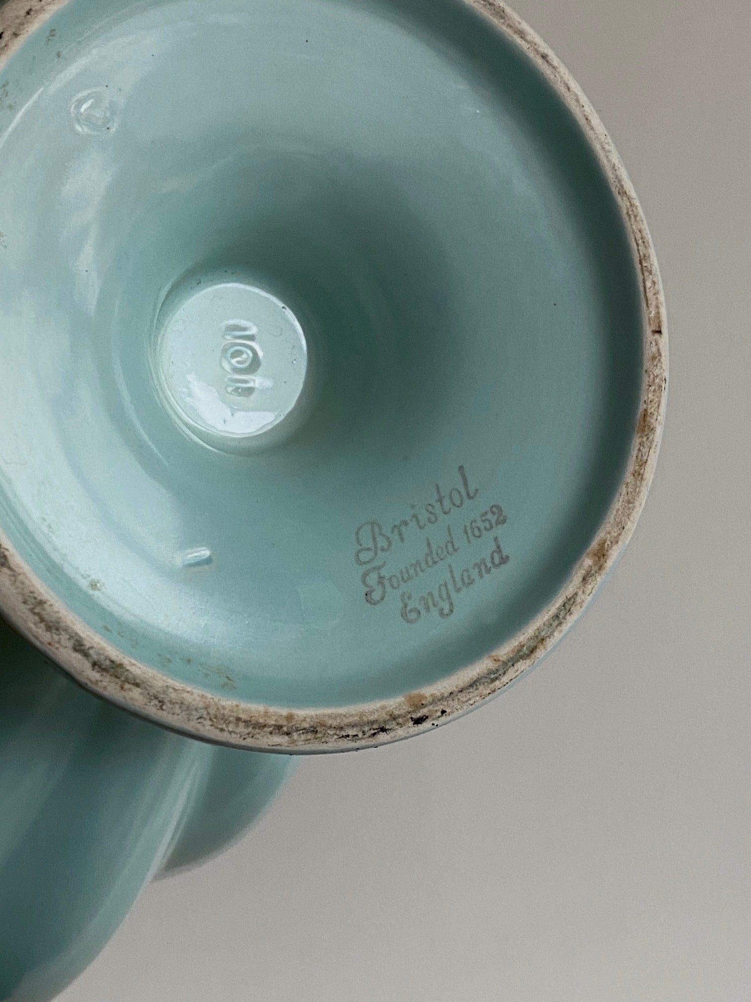 KEPT London Bristol scalloped mantle vase