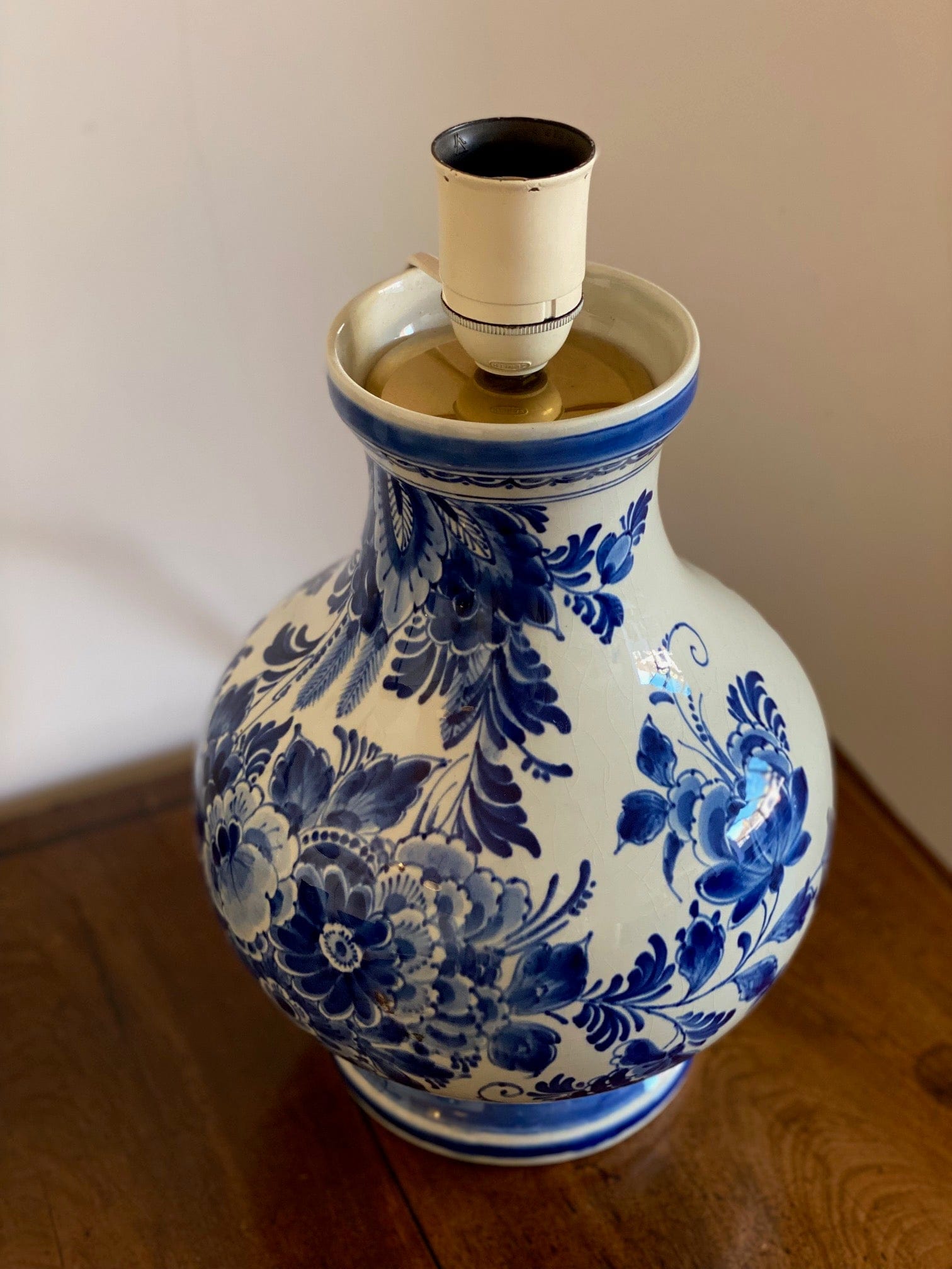 KEPT London Stock Delft ceramic table lamp