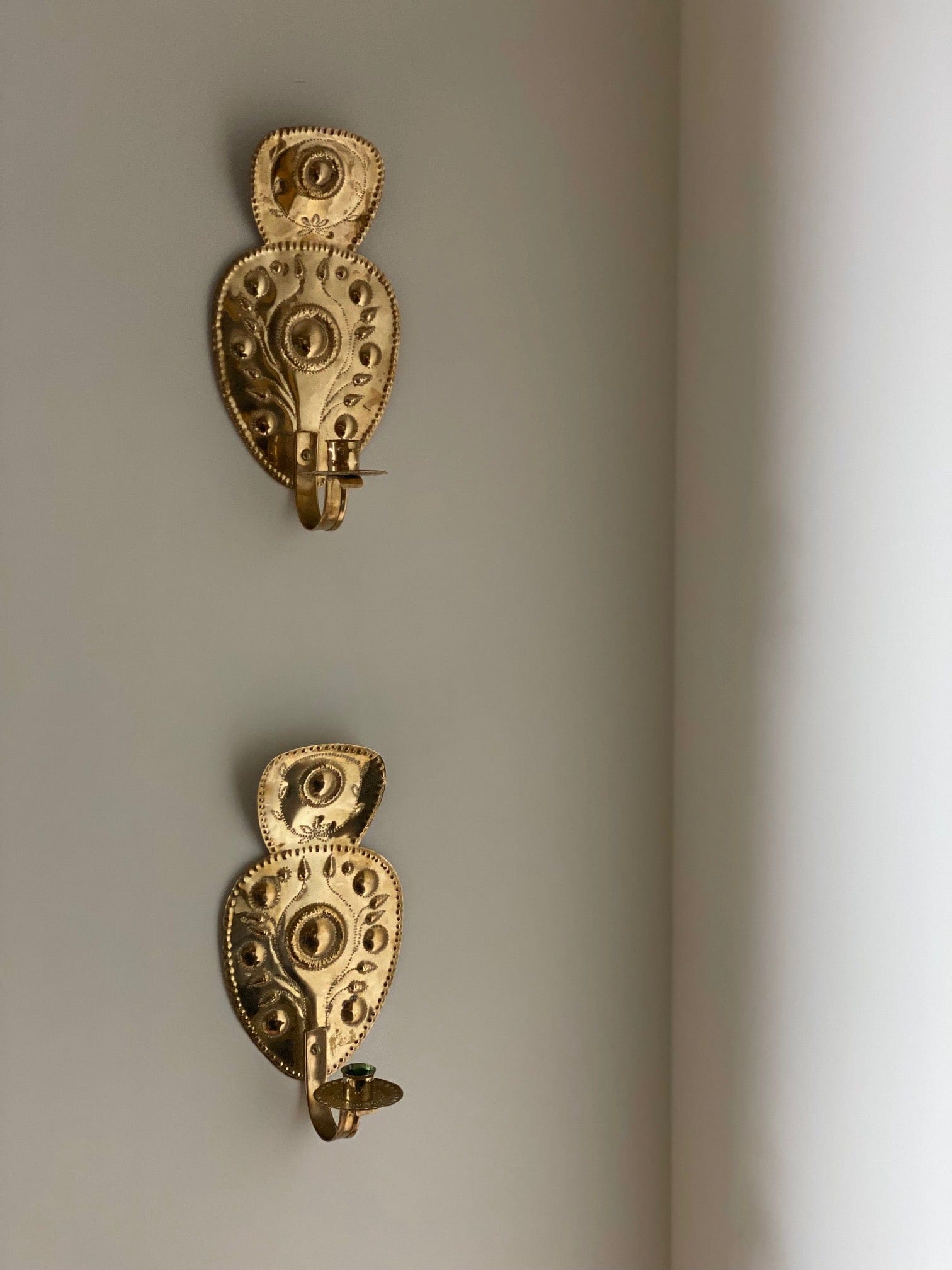 KEPT London Embossed pair of brass wall sconces