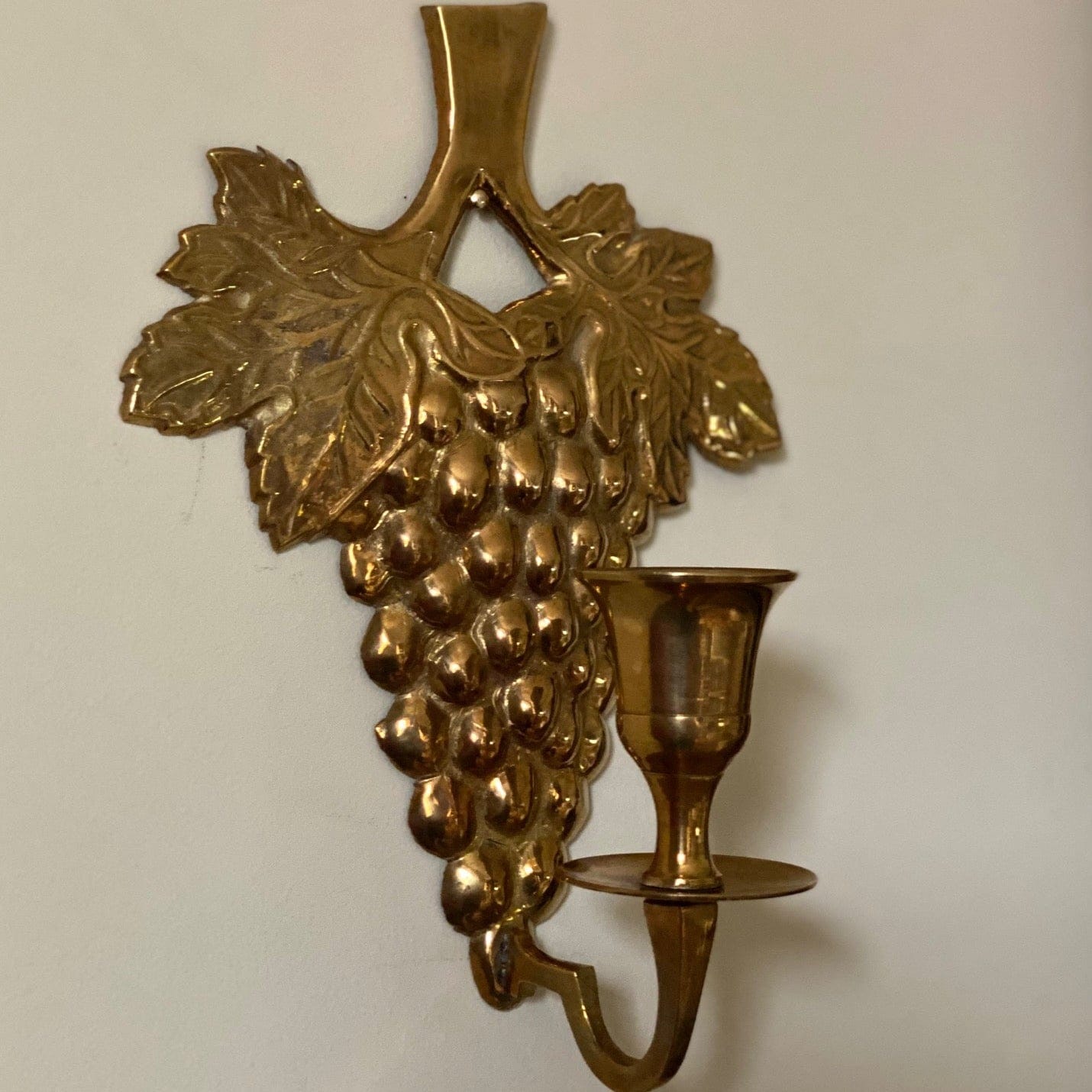 KEPT London Stock Grapes brass wall sconce