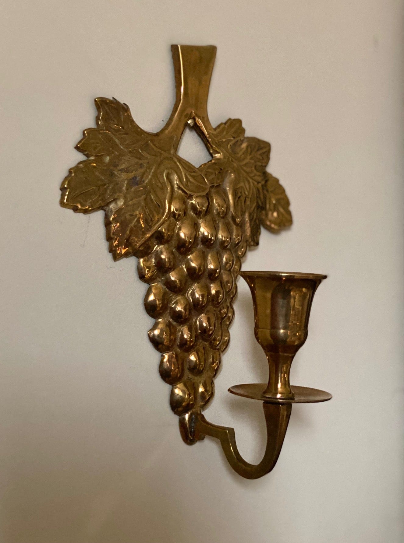 KEPT London Stock Grapes brass wall sconce