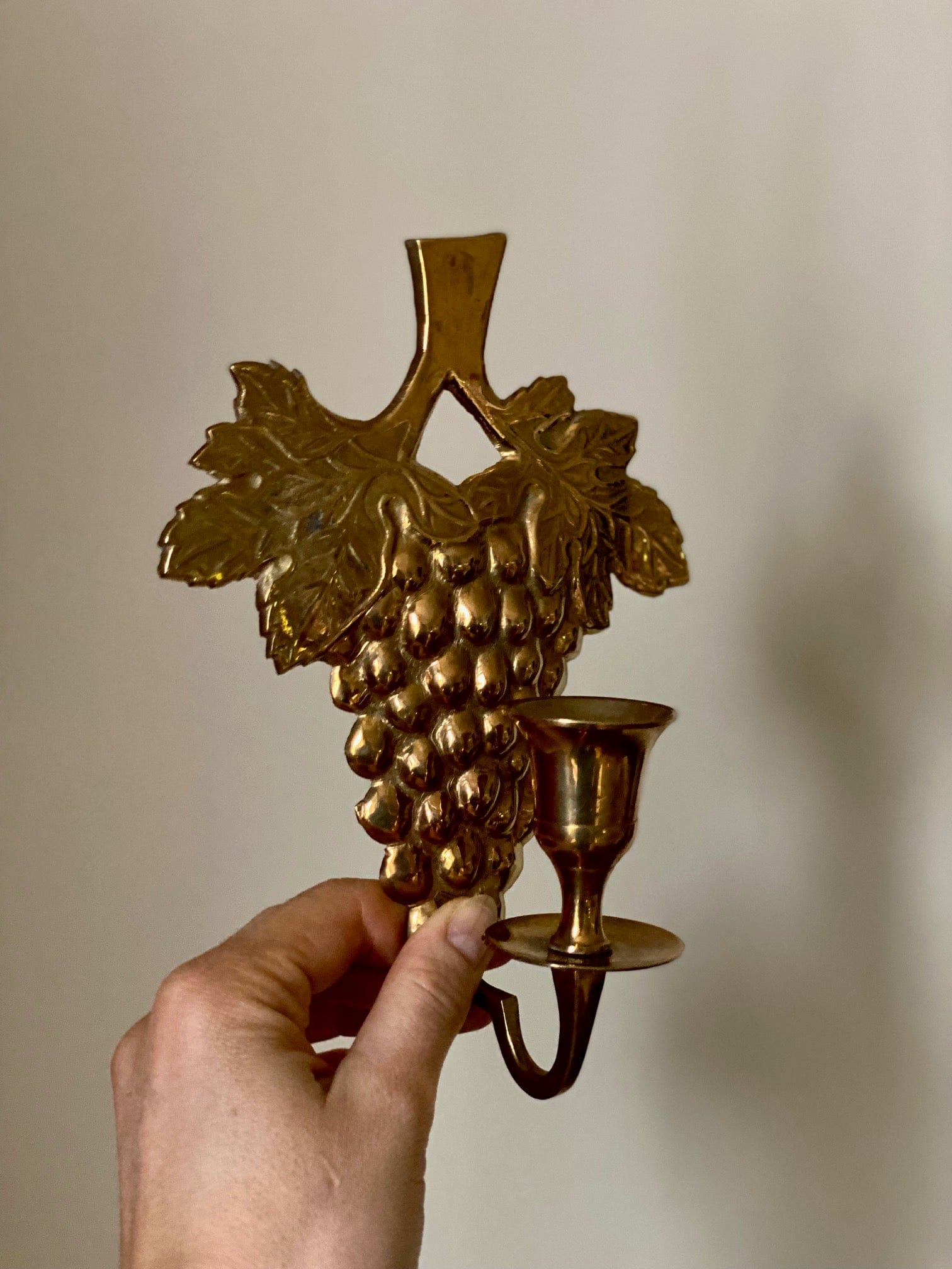 KEPT London Stock Grapes brass wall sconce
