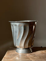 Load image into Gallery viewer, KEPT London Stock Metal planter with wave design
