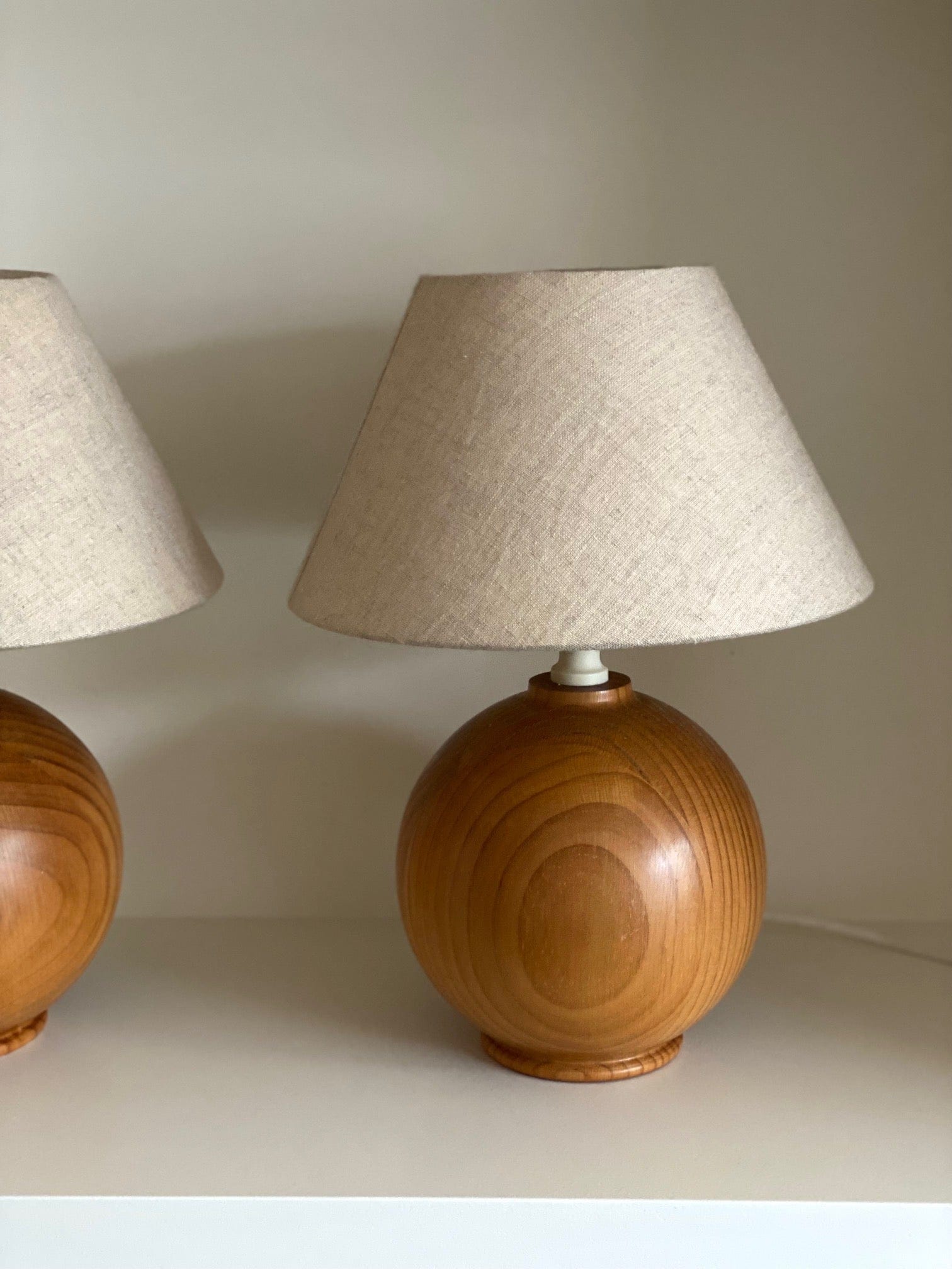 KEPT London Pair of pine round table lamps