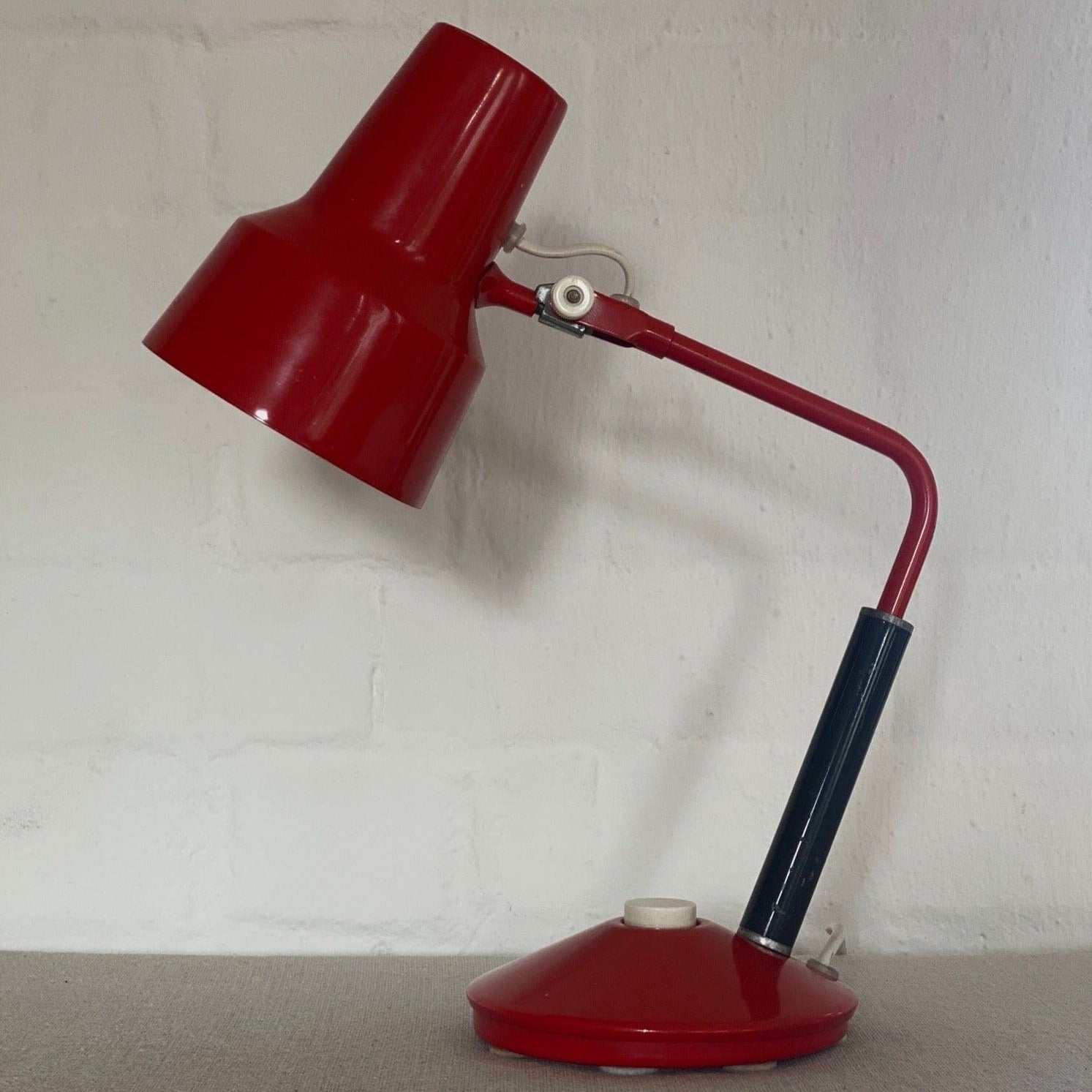 KEPT London Red lacquered desk lamp