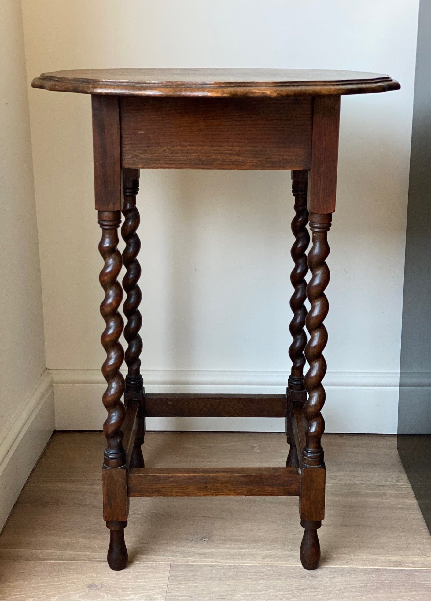 KEPT London Stock Round oak table with wavy edge