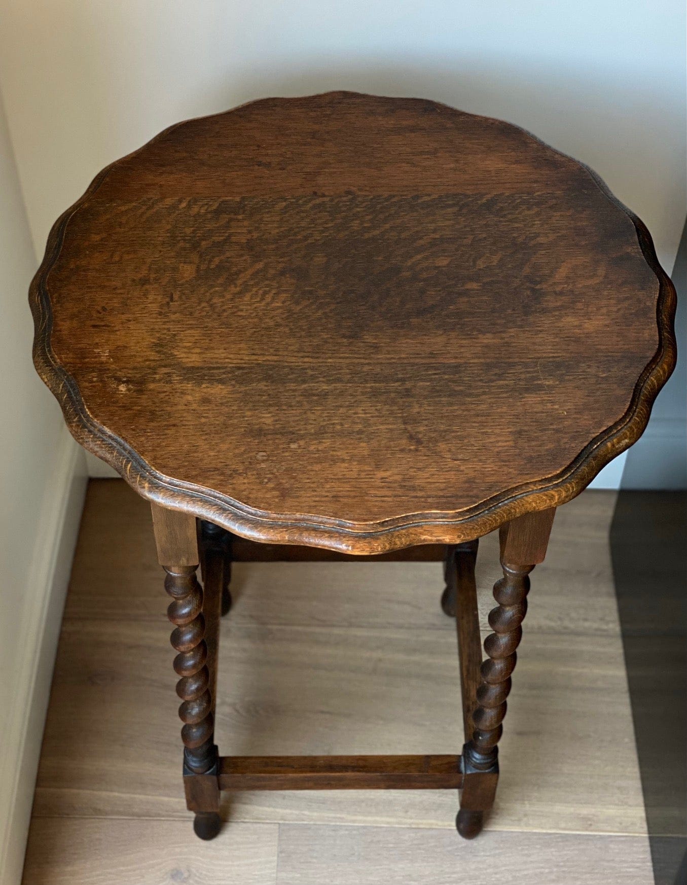 KEPT London Stock Round oak table with wavy edge