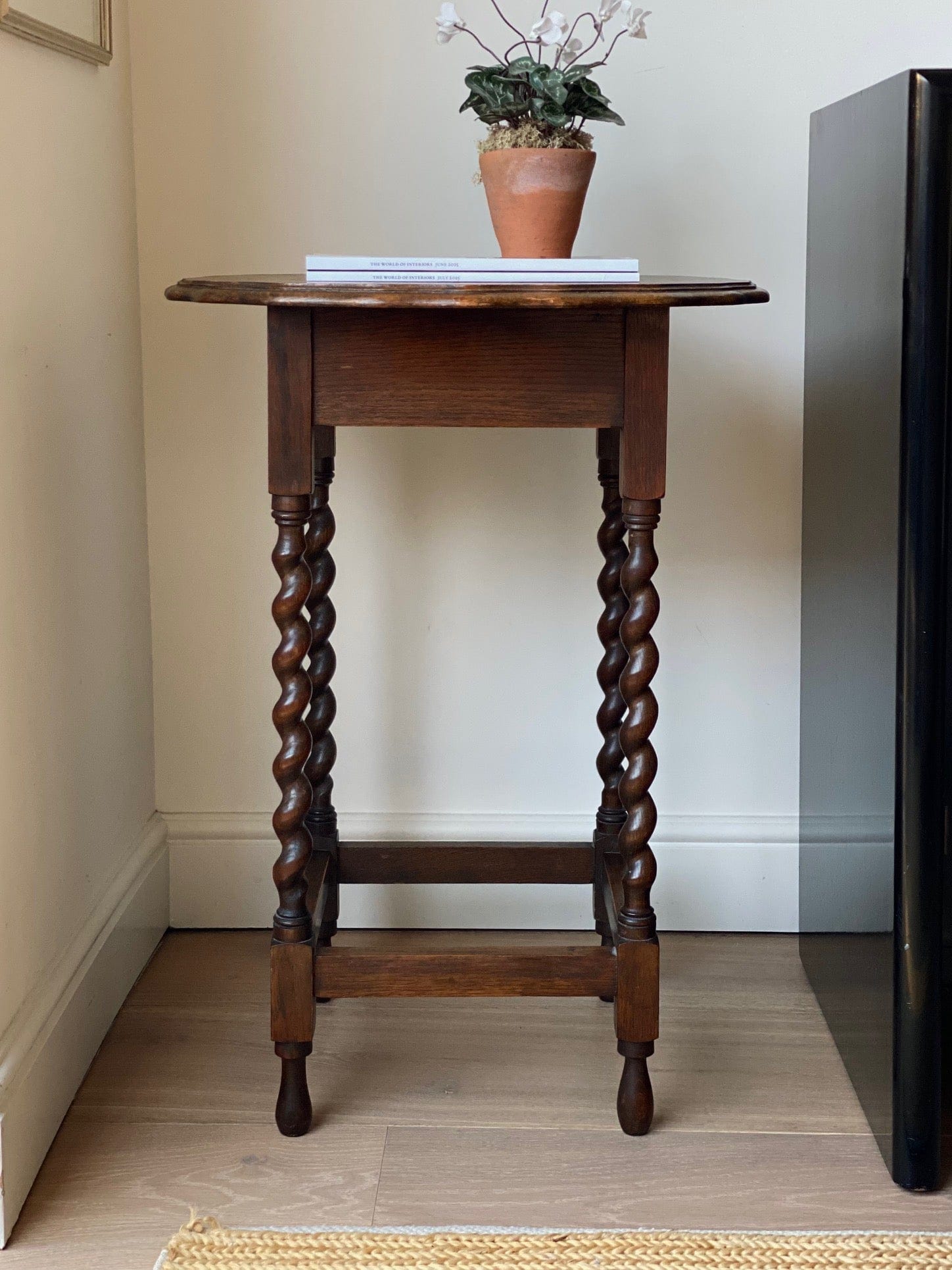 KEPT London Stock Round oak table with wavy edge