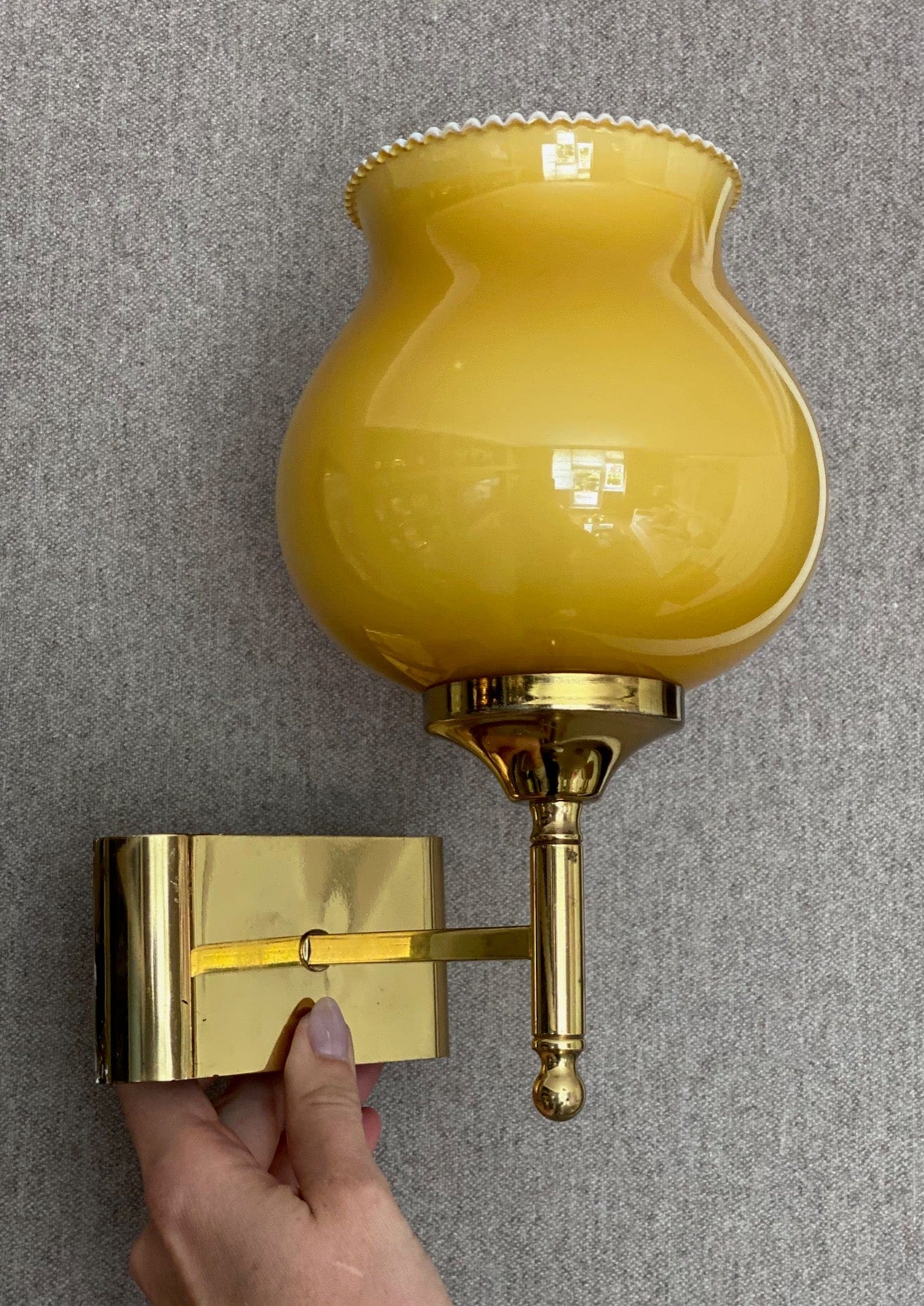 KEPT London Set of four brass and glass wall lights