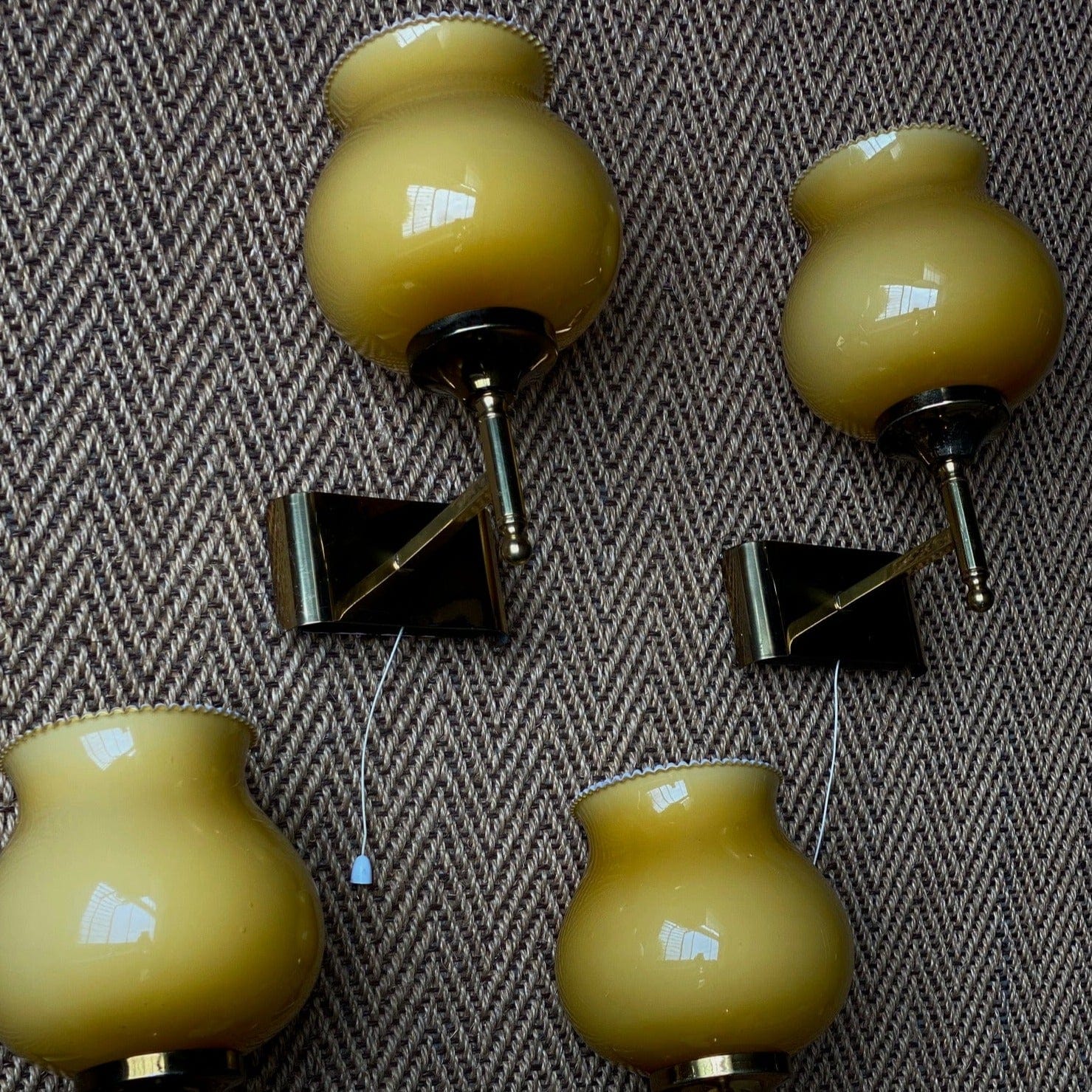 KEPT London Set of four brass and glass wall lights