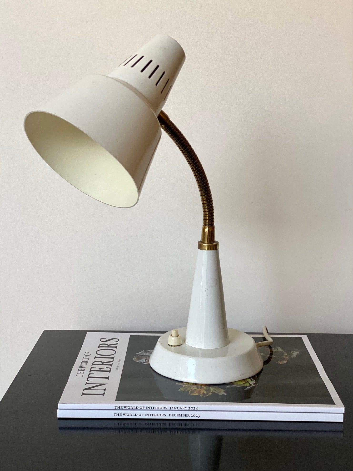 KEPT London Stock White table lamp