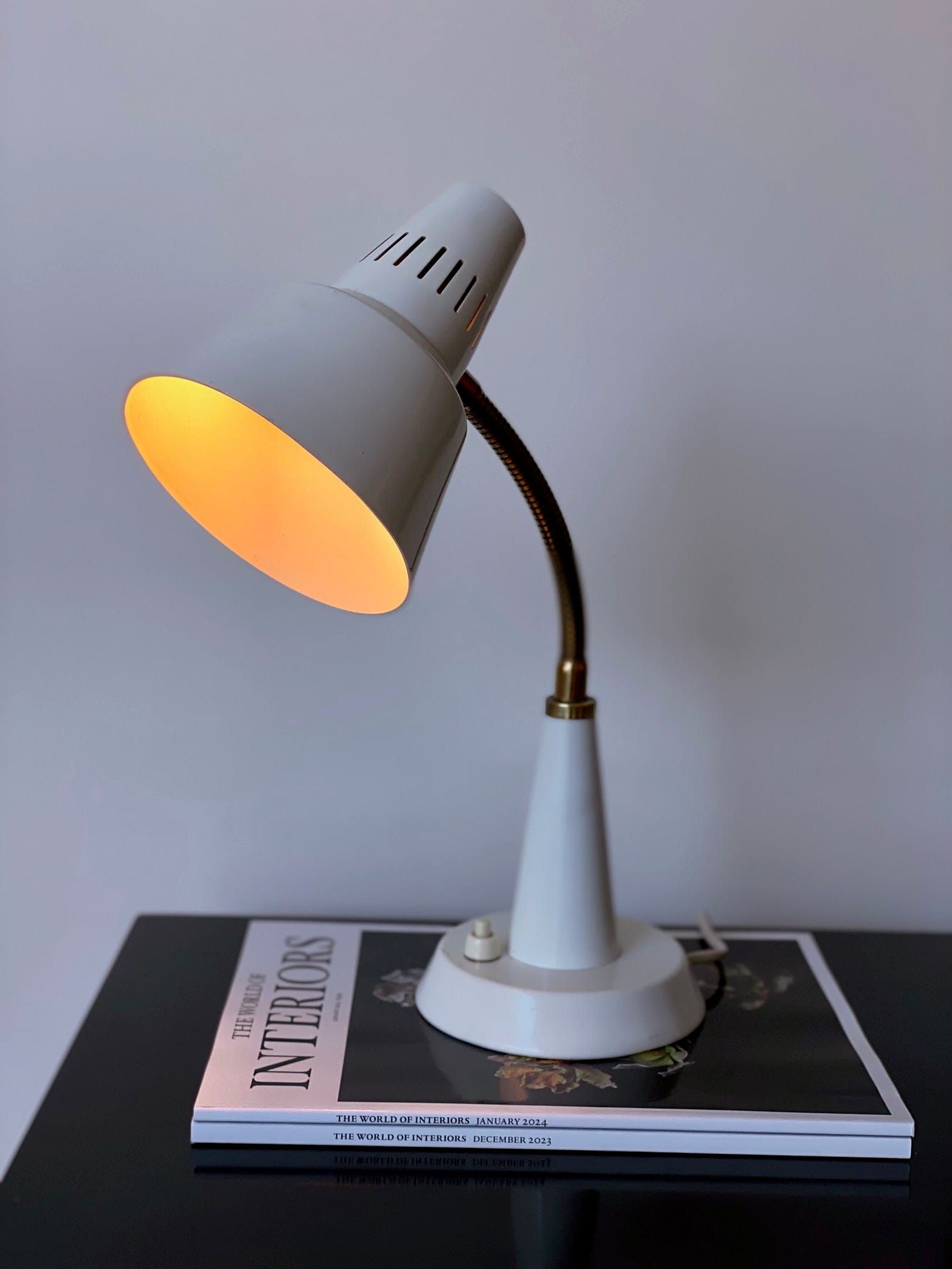 KEPT London Stock White table lamp